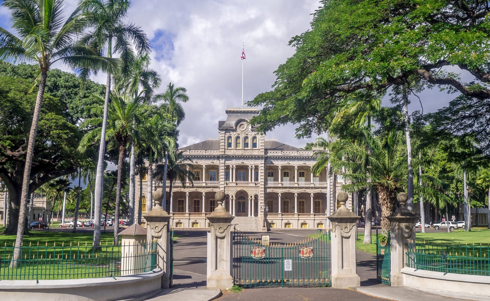 iolani palace scaled