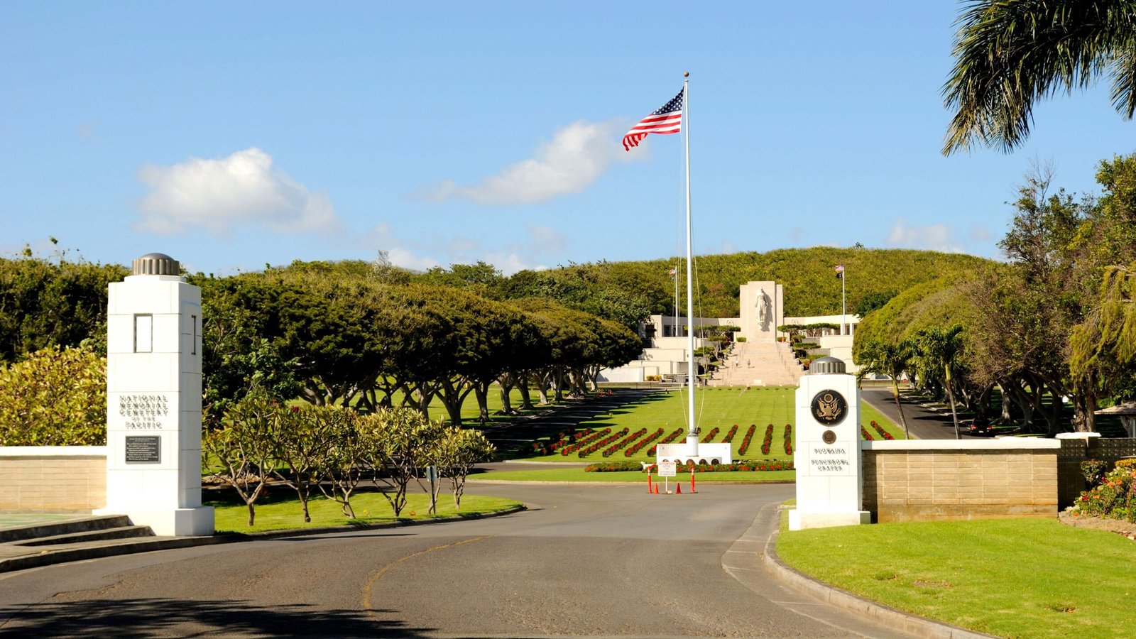 national memorial punchbowl cemetary 1 scaled