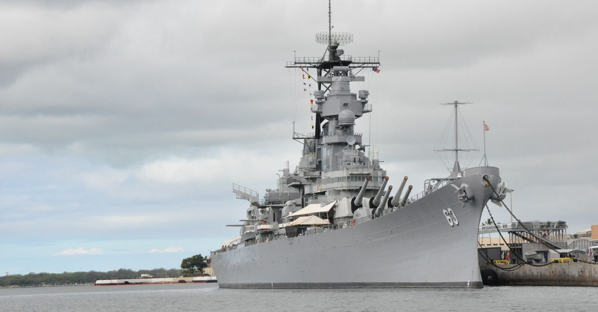 uss missouri battleship moored at pearl harbor in hawaii und